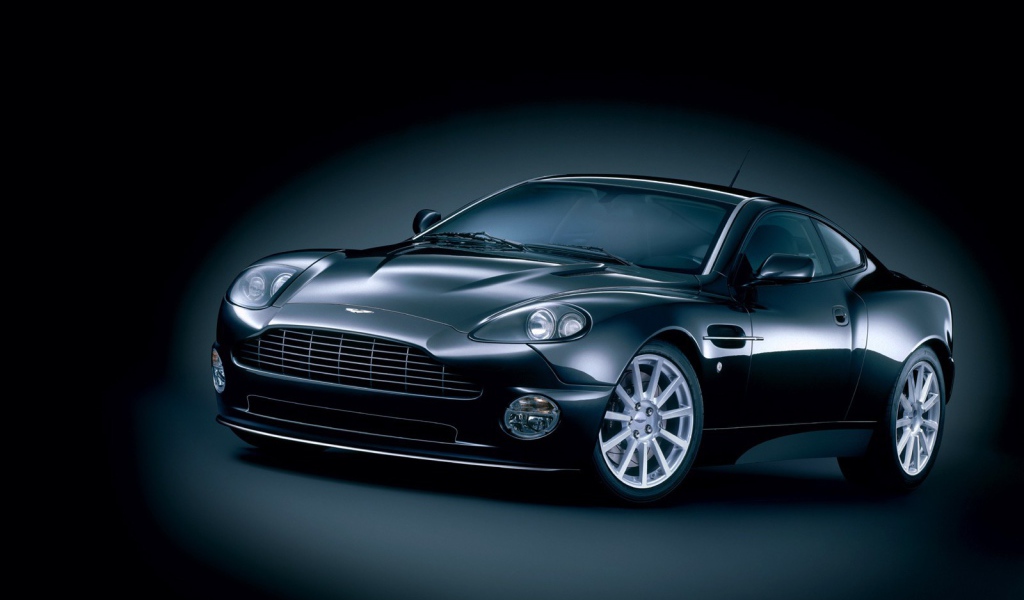 Новая машина Aston Martin v12