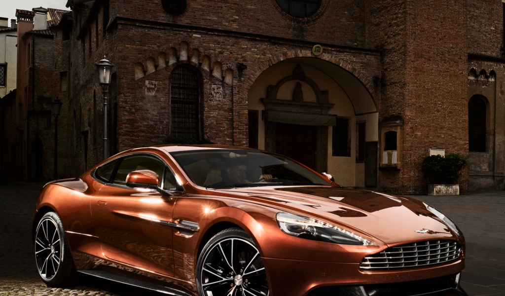 Новая машина Aston Martin vanquish