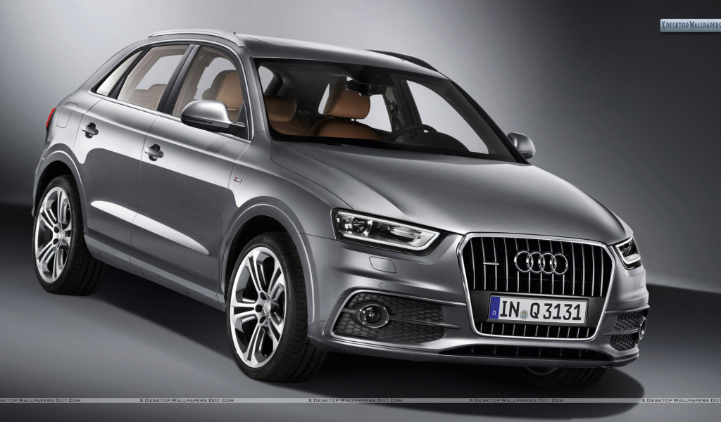 Автомобиль Audi q3 на дороге
