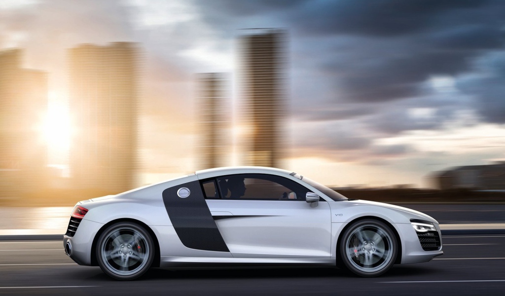 Красивый автомобиль Audi 2013