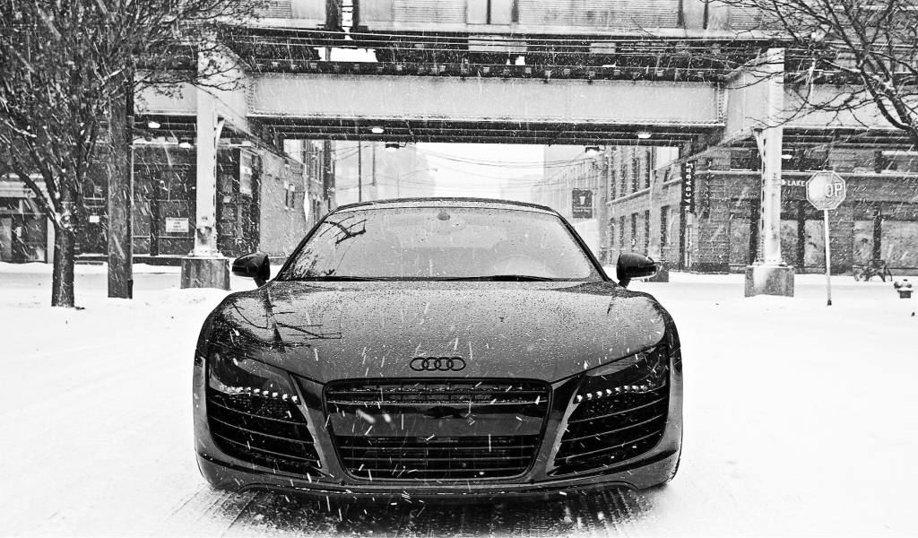 Красивый автомобиль Audi 2013 в Москве