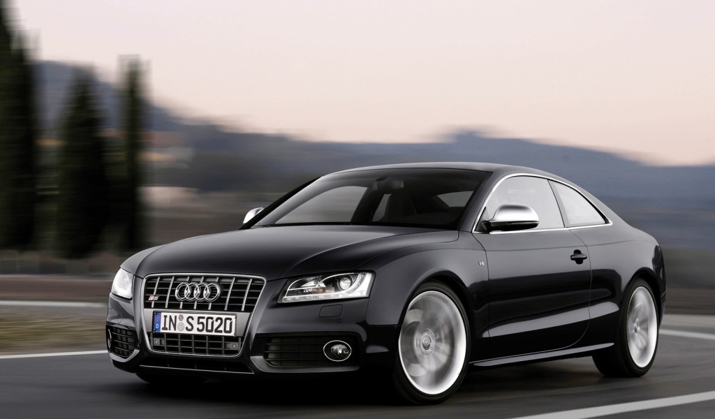 Красивый автомобиль Audi a5 в Москве