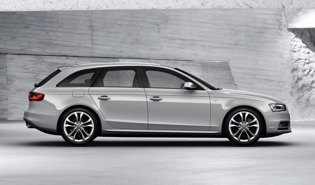 Красивый автомобиль Audi avant