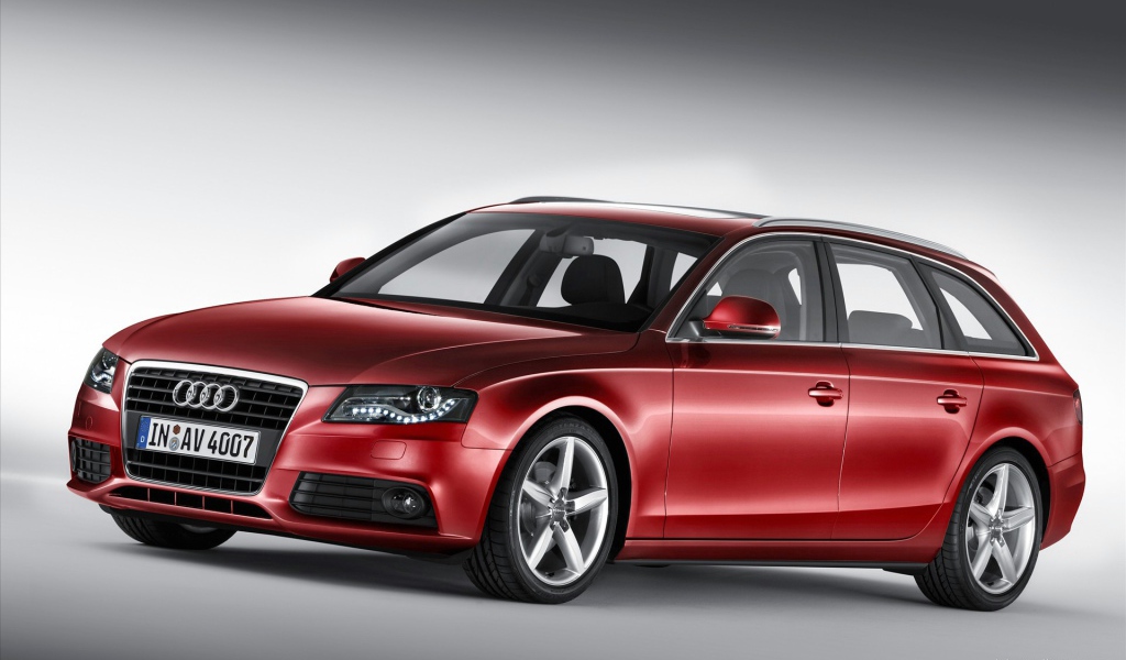 Красивый автомобиль Audi avant в Москве