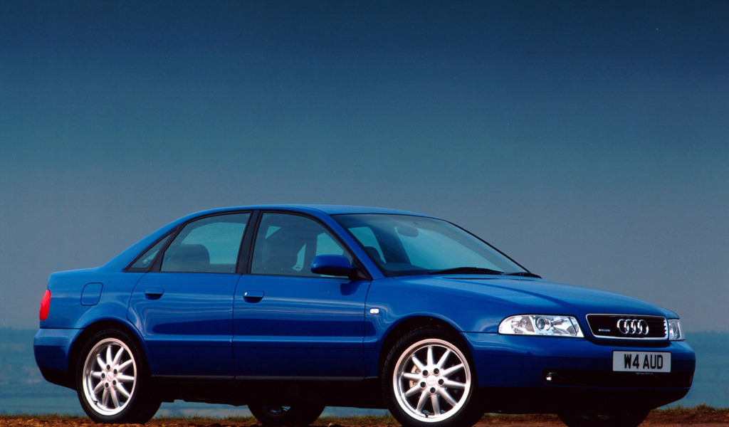 Красивый автомобиль Audi b5