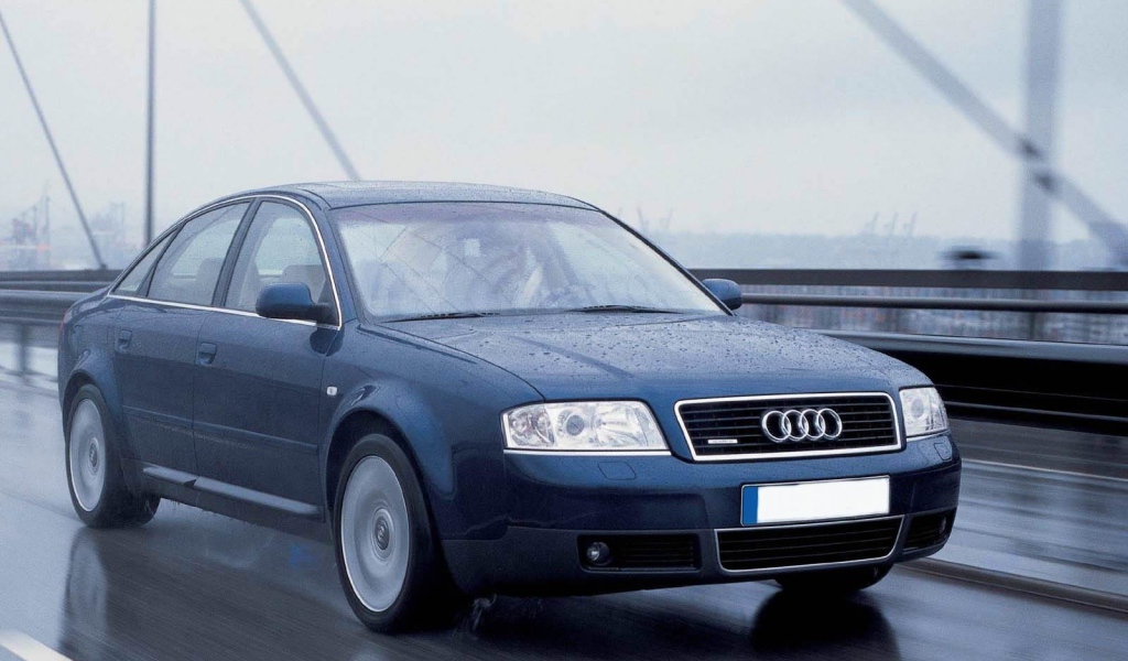 Красивый автомобиль Audi c5