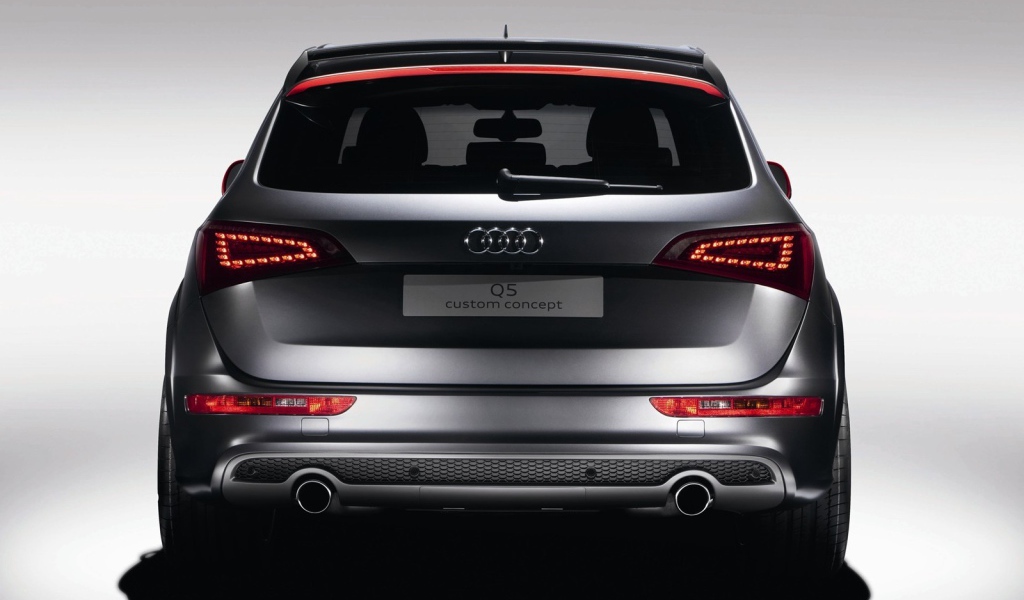 Красивый автомобиль Audi q5 в Москве