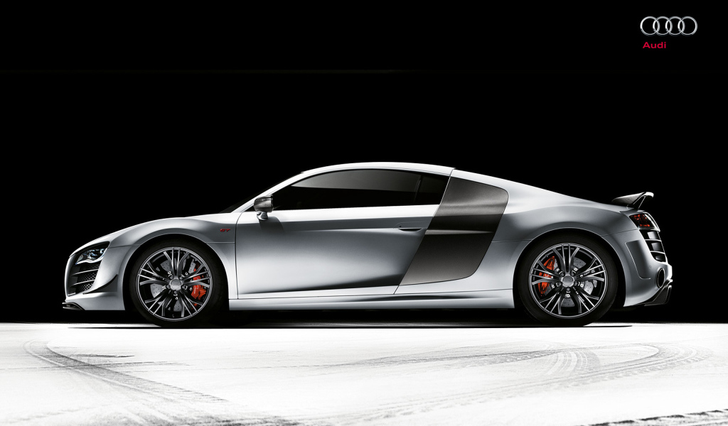 Красивый автомобиль Audi quattro в Москве