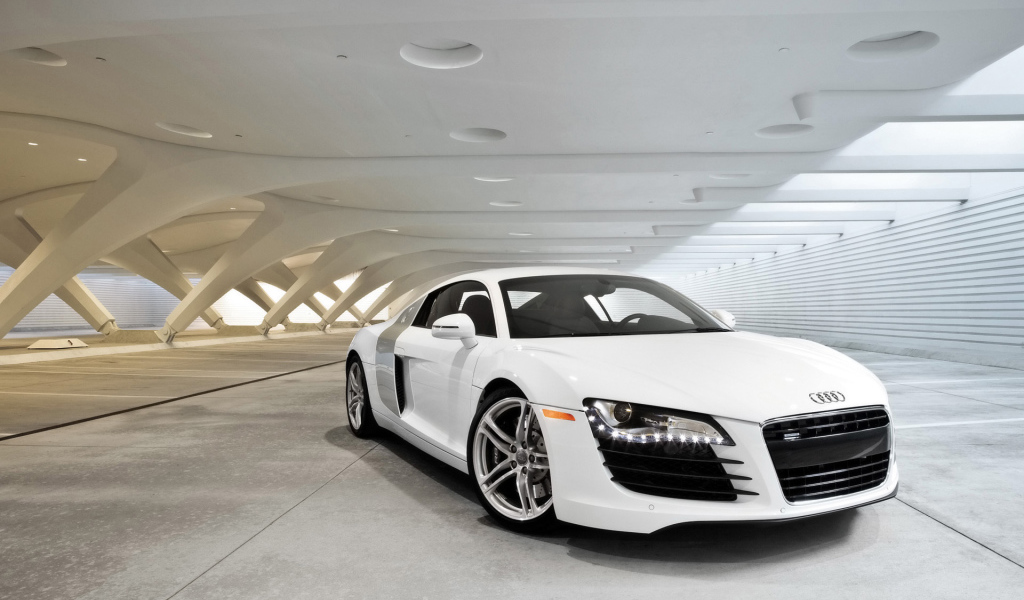 Красивый автомобиль Audi r8 в Москве