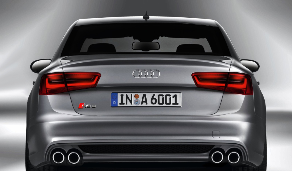 Красивый автомобиль Audi rs6