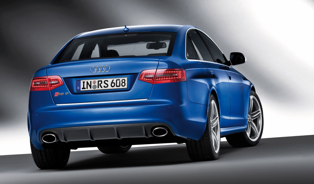 Красивый автомобиль Audi rs6 в Москве