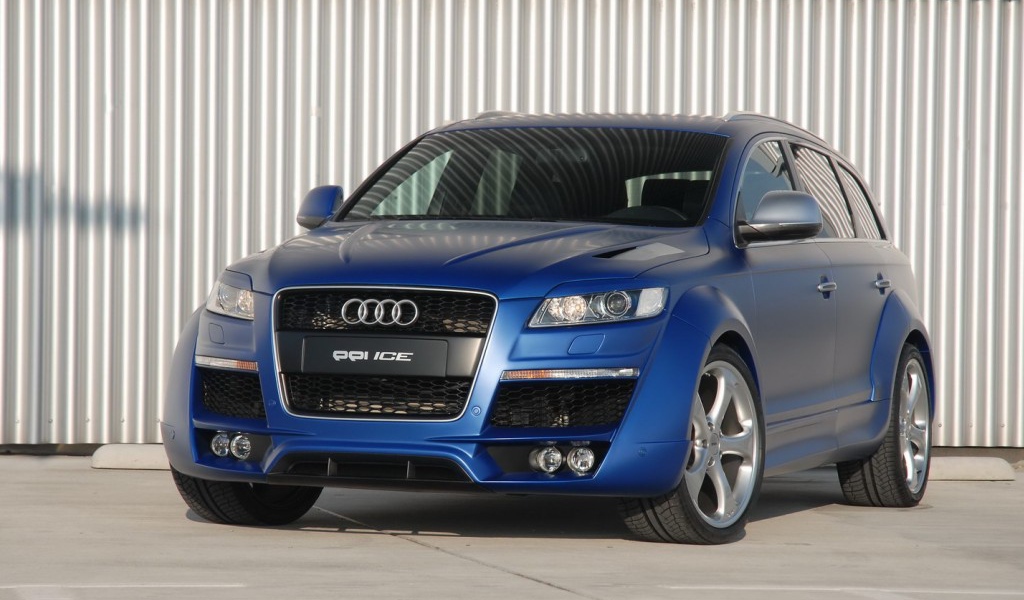 Синий Audi Q7