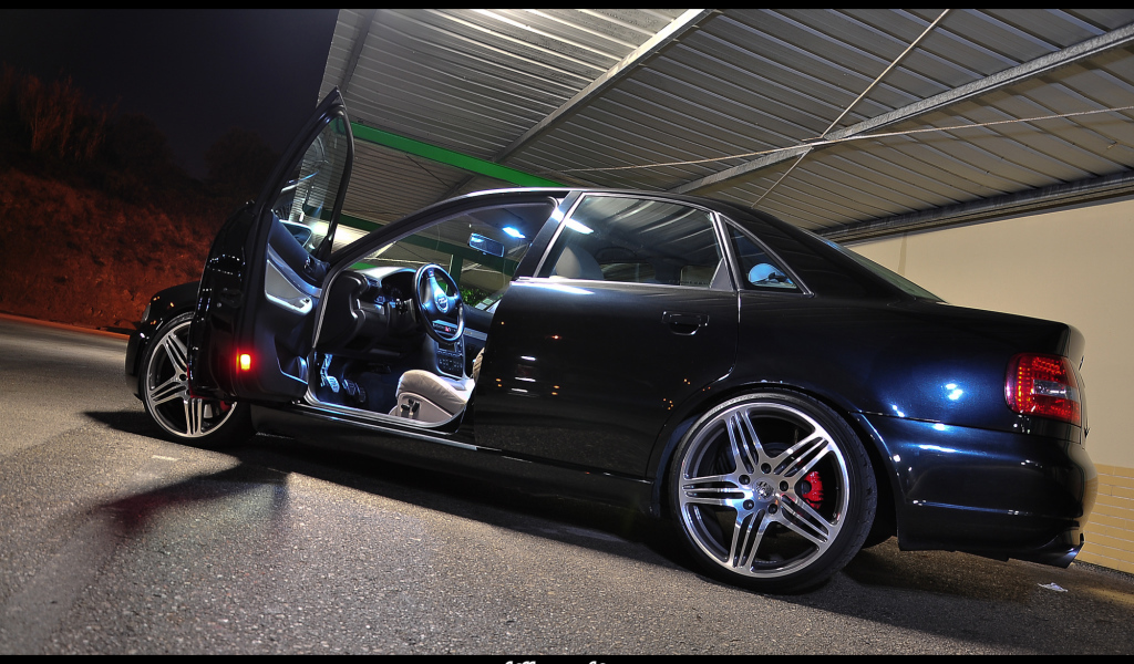 Автомобиль марки Audi модели b5