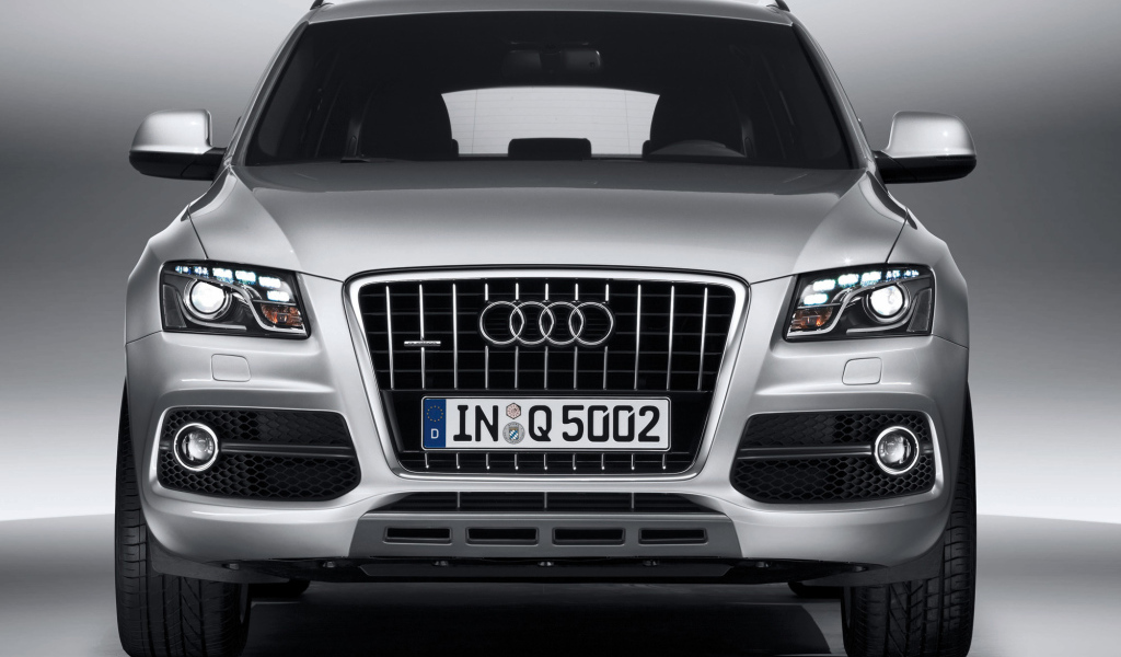 Автомобиль марки Audi модели q5