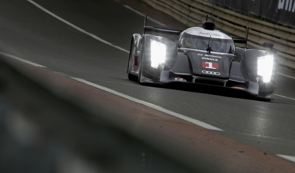 Автомобиль марки Audi модели tdi