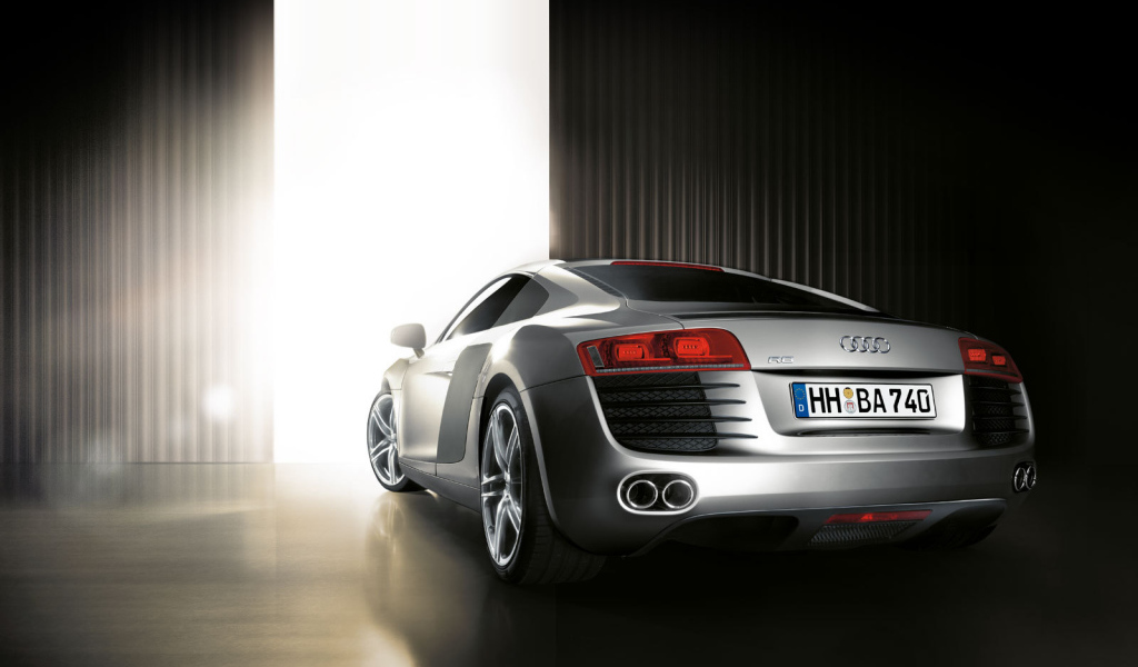 Автомобиль марки Audi модели r8