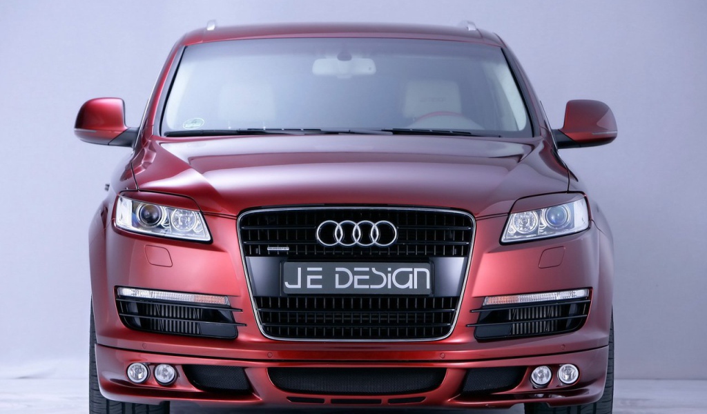 Вишневый Audi Q7