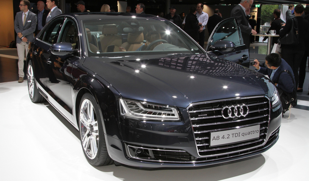 Новый автомобиль Audi A8 2014