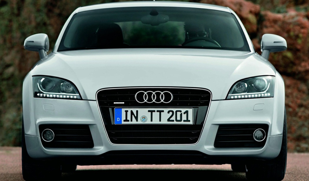 Новая машина Audi TT 2014 года