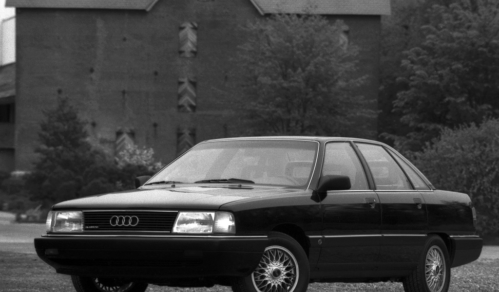 Фото автомобиля Audi 100