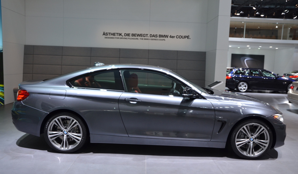 Автомобиль марки BMW модели 4-series 2014