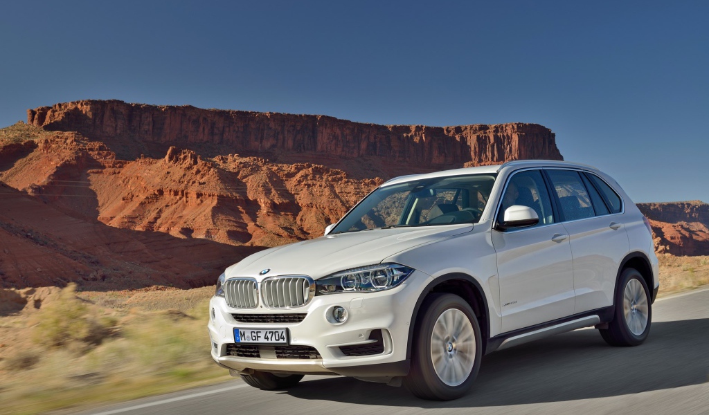 Новый автомобиль BMW X6 2014 года