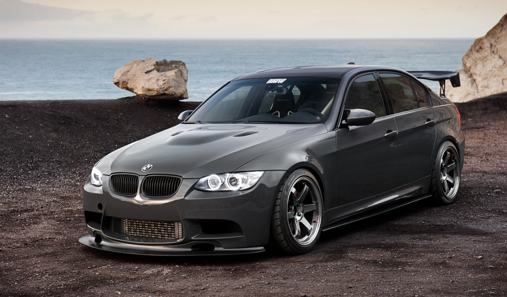 BMW 335i около моря