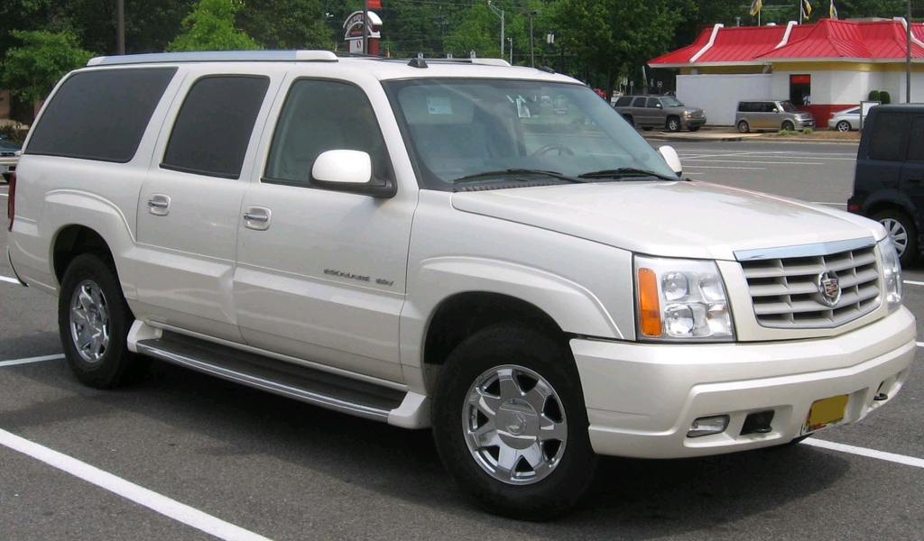 Белый Cadillac Escalade 2014