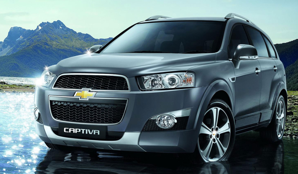 Красивый автомобиль Chevrolet Captiva 2014 года года в Москве