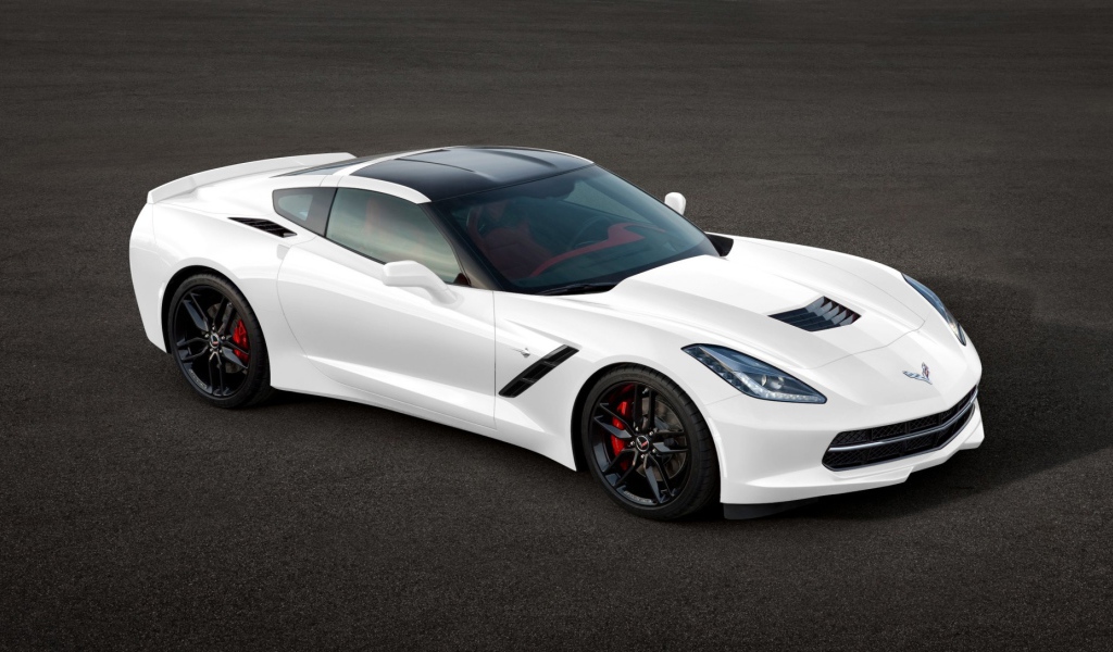 Красивый автомобиль Chevrolet Corvette 2014 года