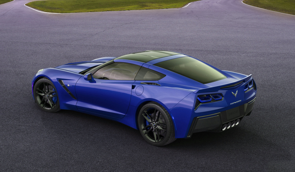 Красивый автомобиль Chevrolet Corvette 2014 года года года в Москве