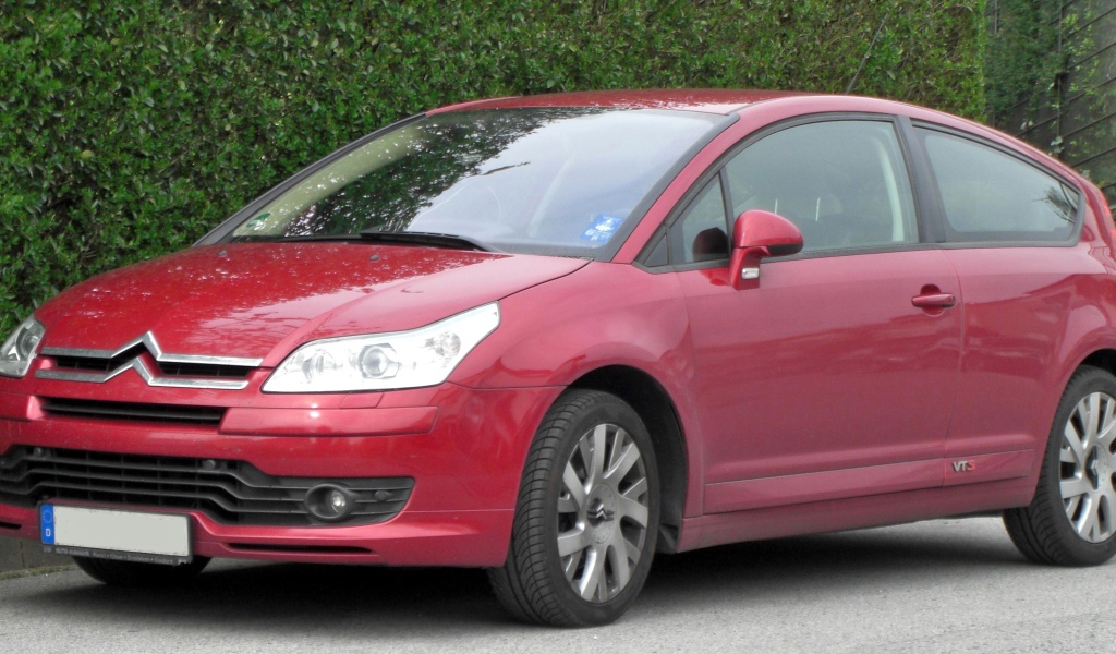 Новый красный Citroen C4