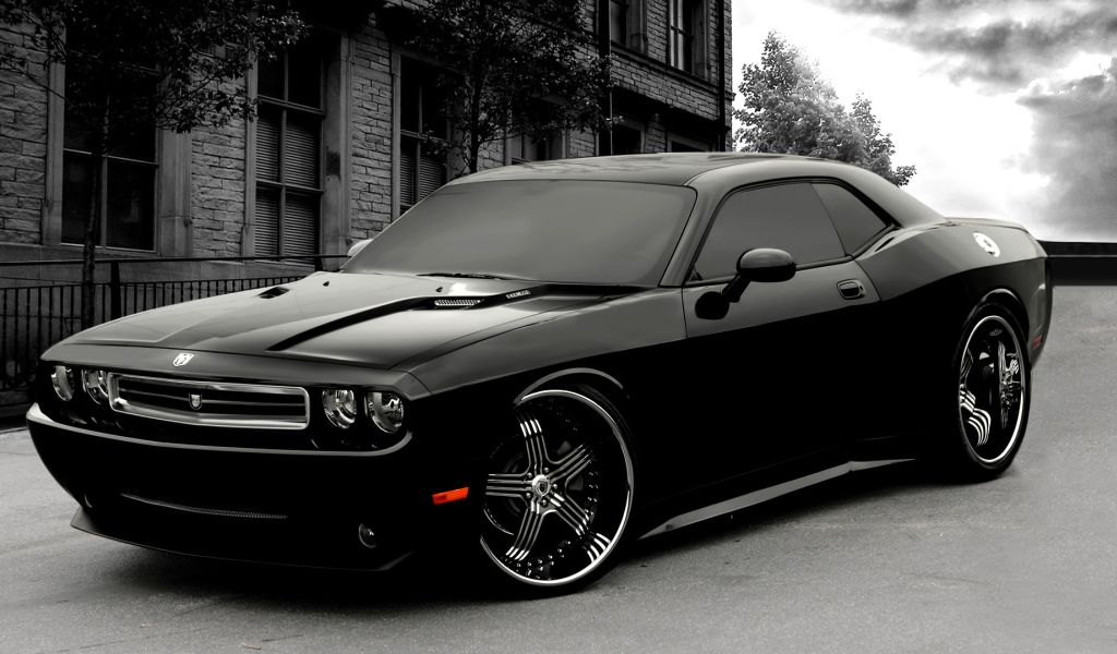 Черный Dodge Challenger