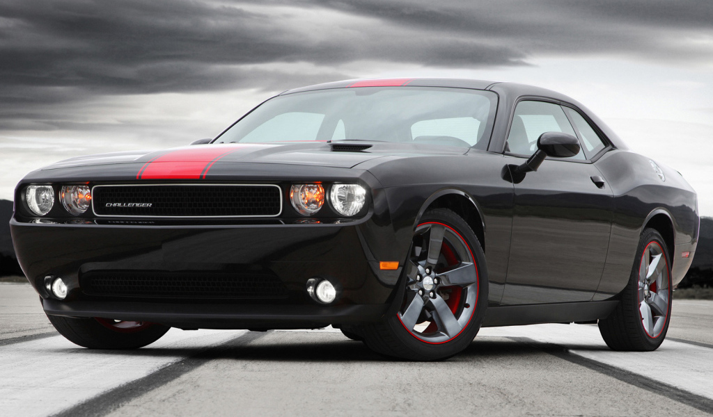Стремительный Dodge Challenger