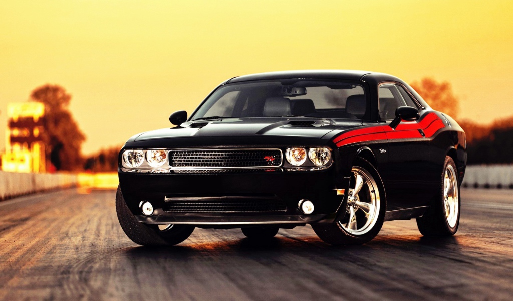 Автомобиль Dodge challenger