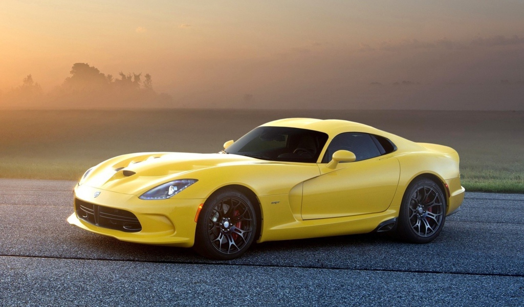 Желтый Додж Випер