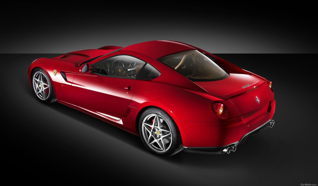 Красный спортивный Феррари