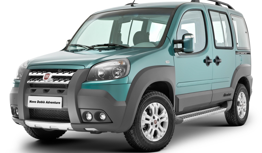 Красивый автомобиль Fiat Doblo