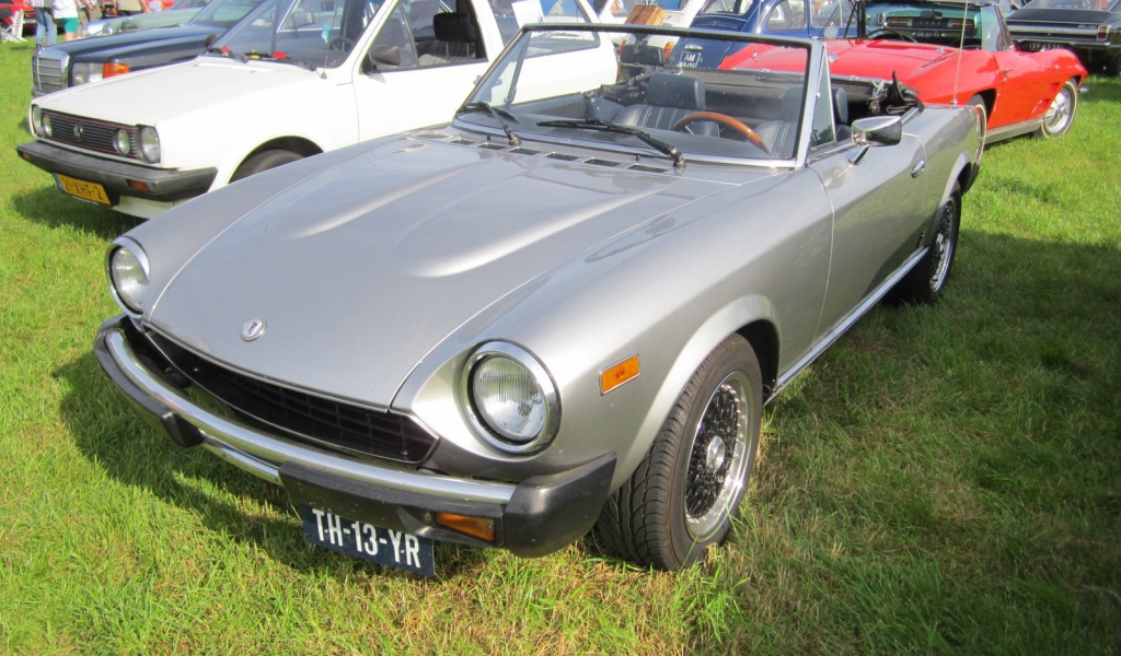 Автомобиль марки Fiat модели 124