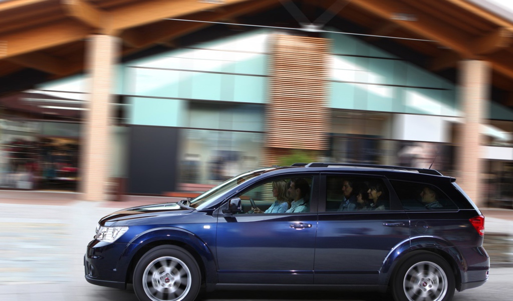 Автомобиль марки Fiat модели Freemont