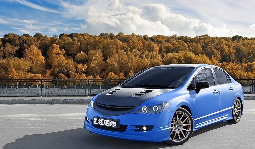 Красивый автомобиль Honda Civic 4D