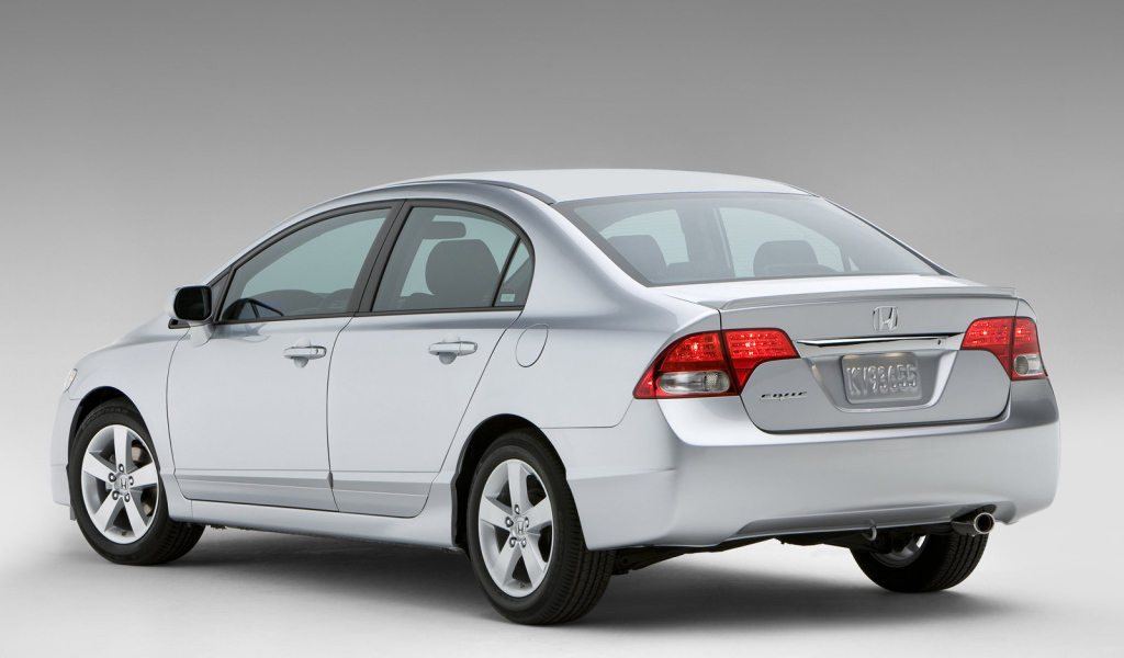 Красивый автомобиль Honda Civic 4D в Москве