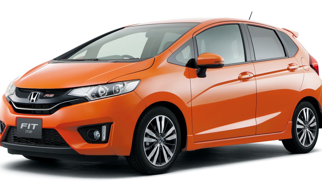 Красивый автомобиль Honda Fit 2014