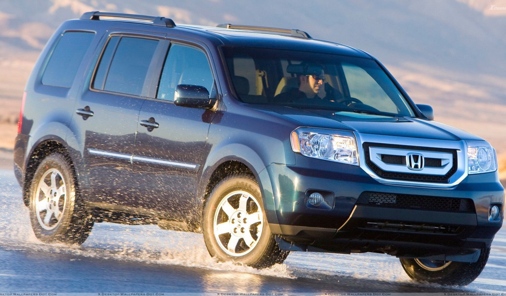 Красивый автомобиль Honda Pilot