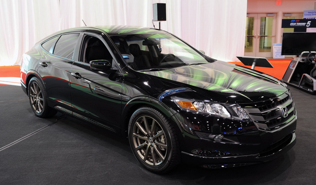 Автомобиль марки Honda модели Crosstour