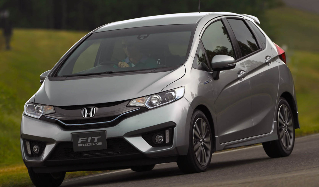 Тест драйв автомобиля Honda Fit 2014
