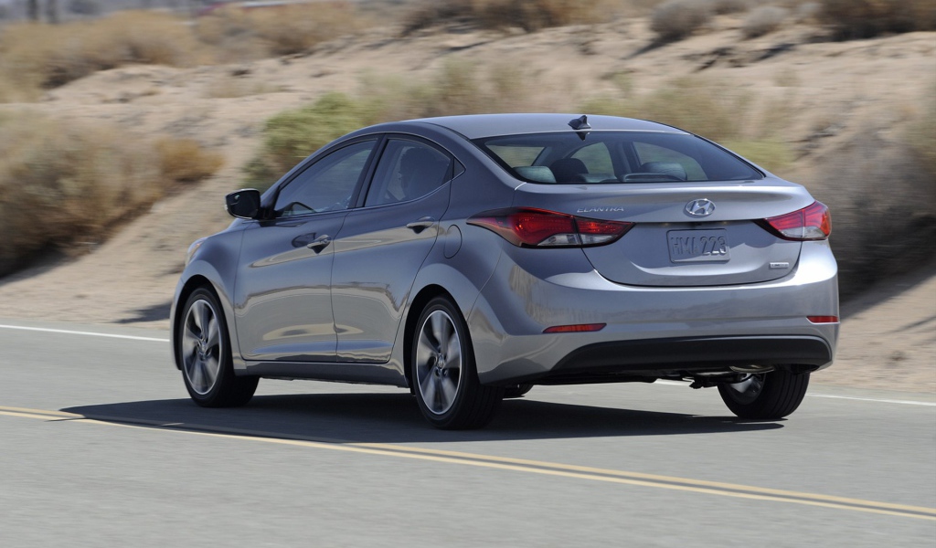 Красивый автомобиль Hyundai Elantra 2014