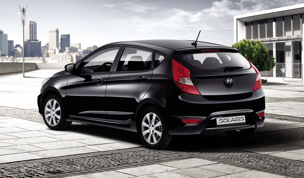 Красивый автомобиль Hyundai Solaris в Москве