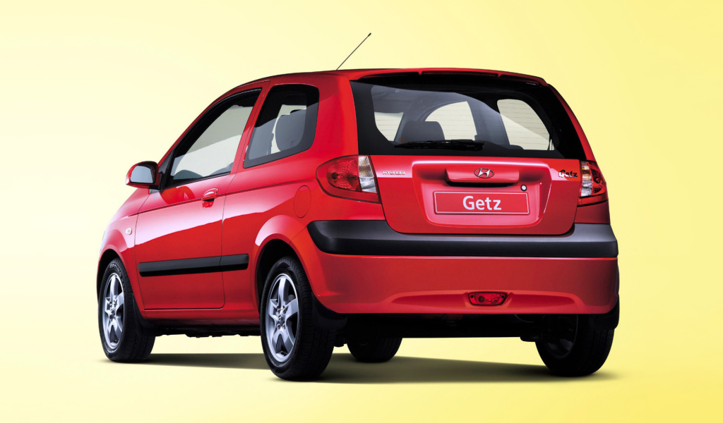  Автомобиль Hyundai Getz на дороге