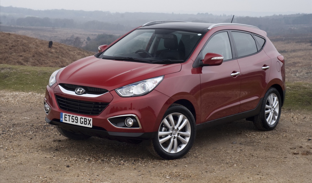  Автомобиль Hyundai IX35 на дороге